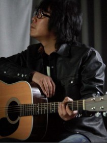 杨尘 
