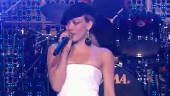 Hilary Duff - Wake Up RNY 06