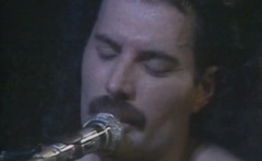 Queen - We Will Rock You & We Are The Champions
