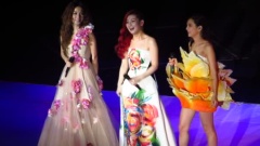 S.H.E - 花都开好了 & 心还是热的 & 像女孩的女人