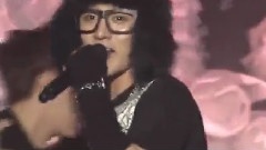 她来了