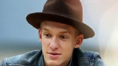 Cody Simpson - Surfboard