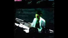 EXO - 灿烈打鼓 vs 伯贤谈钢琴