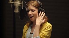 f(x) - Anna Kendrick Goes K-Pop With F(x)
