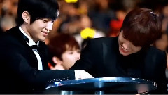 Infinite - 明洙 & 成烈 打闹