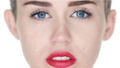 Miley Cyrus - Wrecking Ball