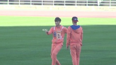 EXO - 各种舞蹈 & 扔鞋子