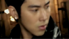 东方神起 - Keep Your Head Down 4
