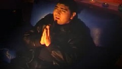 欧美群星 - Doar o clipa mai priveste in urma ta
