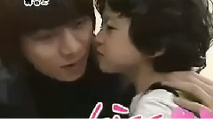 Super Junior - 希澈被小孩强吻