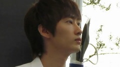 Super Junior-M - 银赫被彩带吓到