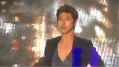 东方神起 - Keep Your Head Down