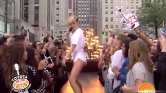 Miley Cyrus - Party In The USA