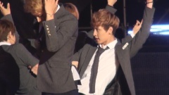 EXO,张艺兴(EXO),EXO-M - Intro & Wolf
