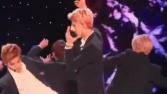 EXO,EXO-M - Wolf