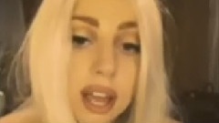 Lady Gaga - 展示新发明:发光的头发