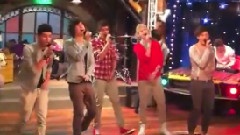 One Direction - What Makes You Beautiful