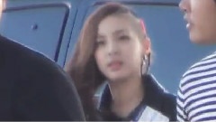 2NE1 - 机场饭拍