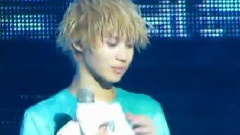 SHINee - 拨弄潮湿头发的泰民