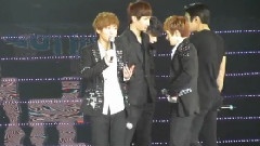 Super Junior - Siwon Hug Donghae SS4 in Macau