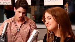 Nick Jonas - Surprises Idol's Karen&Sister