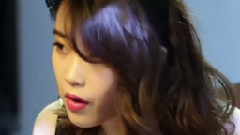 IU - 小丑在对着我们微笑