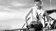 欧美群星 - Italian Vogue With Aline