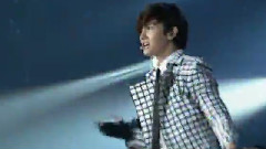 东方神起 - Keep Your Head Down