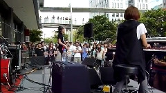 Tizzy Bac - 周日午后的妇女时间