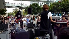 Tizzy Bac - 毎只狗都有他的草地