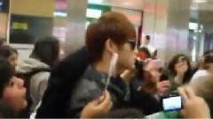 金在中 - Istanbul Airport 2