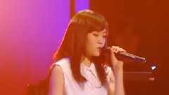 前田敦子 - 頬杖とカフェ・マキアート