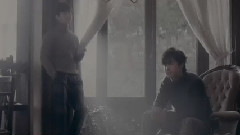 东方神起 - Chandelier
