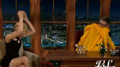 欧美群星 - Beth Behrs做客The Late Late Show