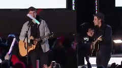 Nick Jonas,Shawn Mendes - Duet Lean On Me