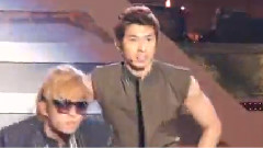 东方神起 - Keep Your Head Down