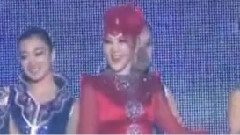 乌兰图雅 - 套马杆