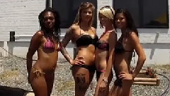 音乐短片 - Hot Girls At The Bikini Bike Wash