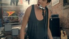 5 Seconds Of Summer - She Looks So Perfect