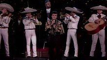 Juan Gabriel《Popurri: Me Nace Del Corazon/La Muerte Del Palomo/Me Nace Del Corazon》