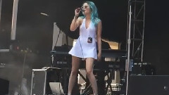 Halsey - Hold Me Down