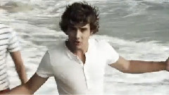 One Direction - What Mkes You Beautiful