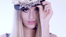 Bianca - Trofeul Din Vitrina