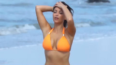 欧美群星 - Kim Kardashian Sizzles In Bikini