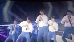 EXO - Love Me Right SMTOWN In Osaka Day 1 Fancam