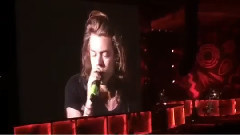 One Direction - Drag Me Down(首次现场-巡演美国印第安纳波利斯站)