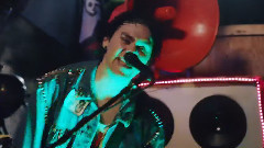5 Seconds of Summer - She's Kinda Hot
