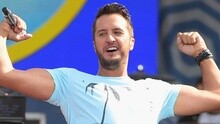 Luke Bryan - Strip It Down GMA现场版 2015