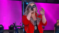 Kelly Clarkson - Invincible