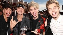 5 Seconds Of Summer - She's Kinda Hot Teen Choice Awards现场版 2015